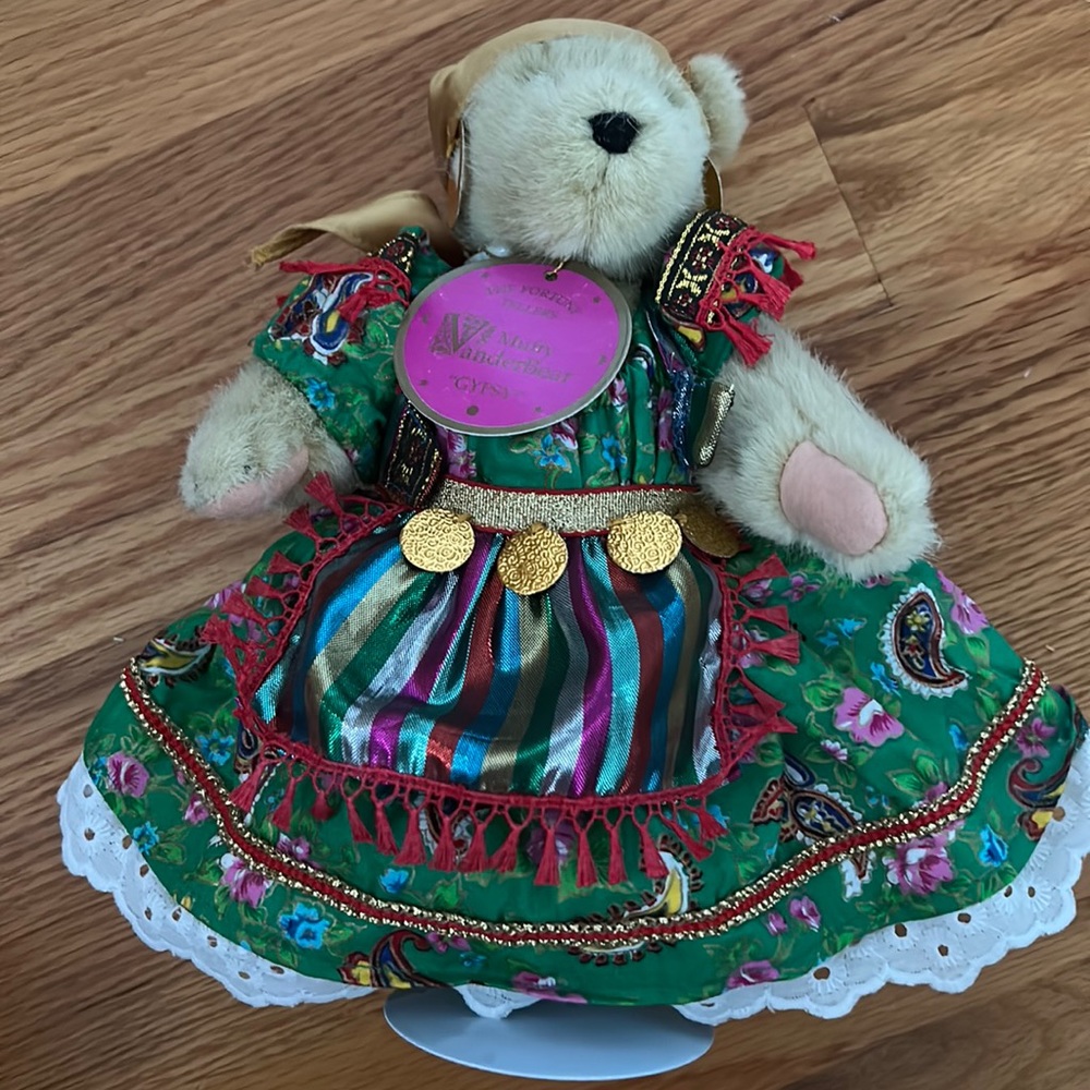 MUFFY VANDERBEAR GYPSY BEAR